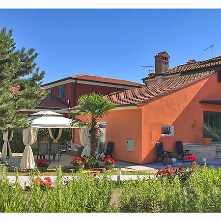 אומאג Apartments Gvarda מראה חיצוני תמונה