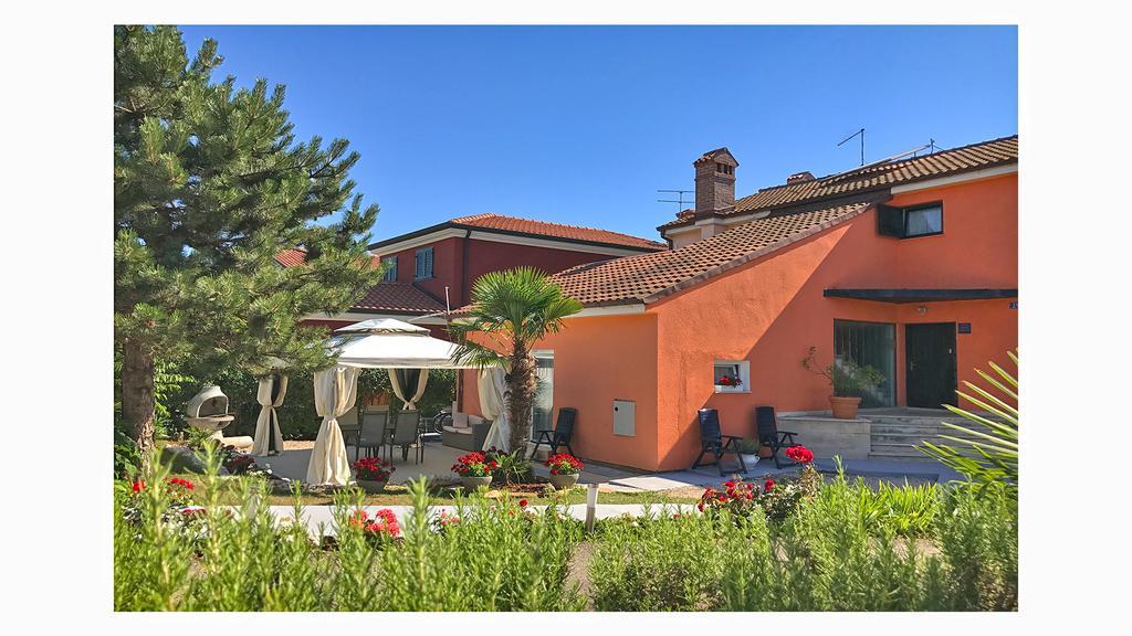 אומאג Apartments Gvarda מראה חיצוני תמונה