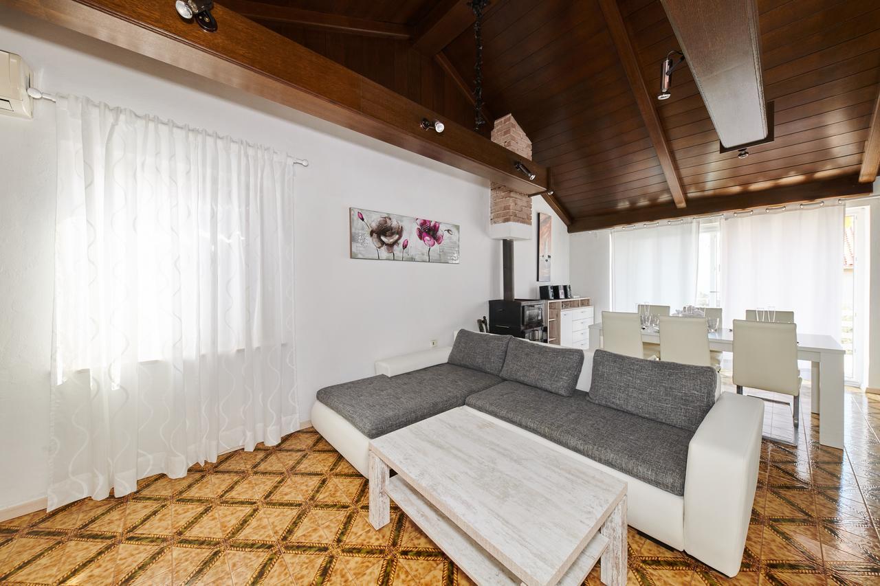 אומאג Apartments Gvarda מראה חיצוני תמונה