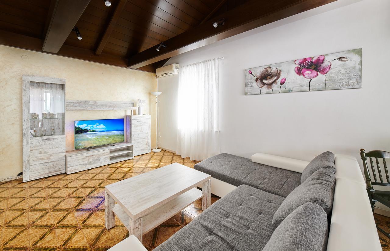 אומאג Apartments Gvarda מראה חיצוני תמונה