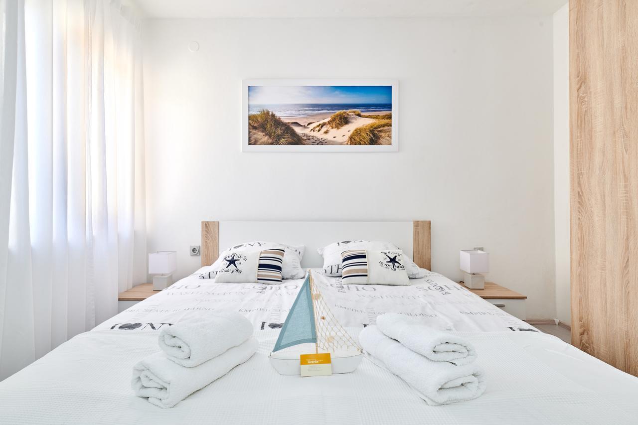 אומאג Apartments Gvarda מראה חיצוני תמונה