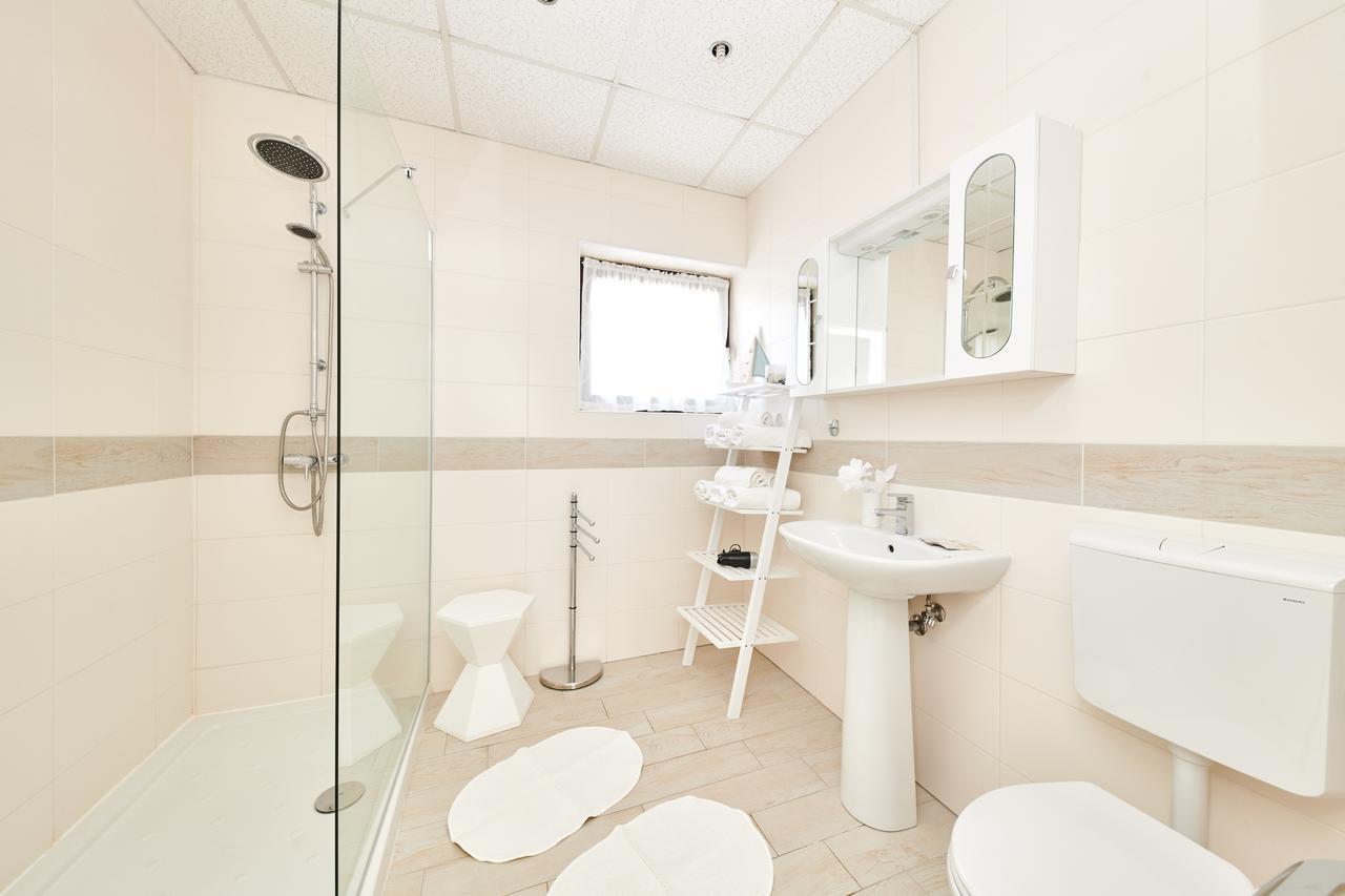 אומאג Apartments Gvarda מראה חיצוני תמונה